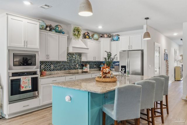 1469 Ballyhoo Dr, Gulf Breeze, FL 32563