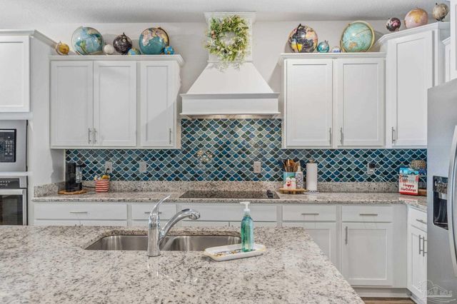 1469 Ballyhoo Dr, Gulf Breeze, FL 32563