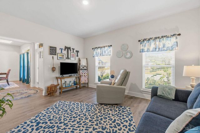 1469 Ballyhoo Dr, Gulf Breeze, FL 32563