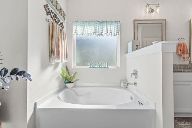 1469 Ballyhoo Dr, Gulf Breeze, FL 32563