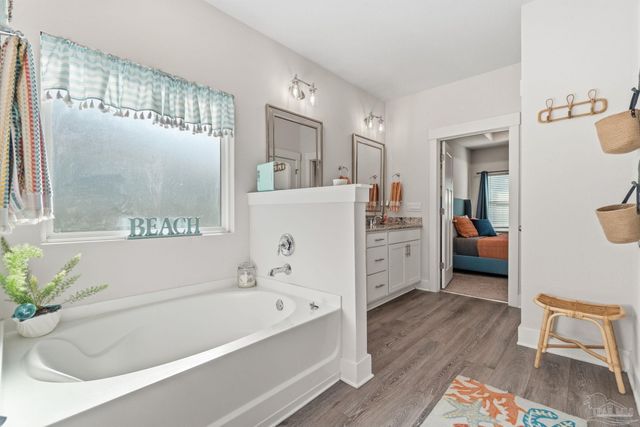 1469 Ballyhoo Dr, Gulf Breeze, FL 32563