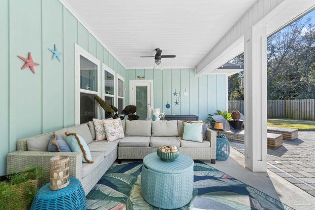 1469 Ballyhoo Dr, Gulf Breeze, FL 32563