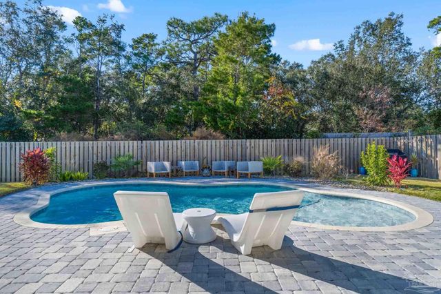 1469 Ballyhoo Dr, Gulf Breeze, FL 32563