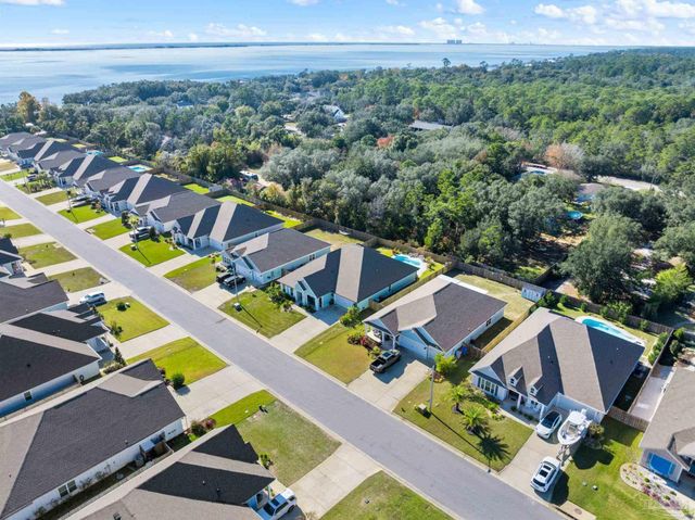 1469 Ballyhoo Dr, Gulf Breeze, FL 32563