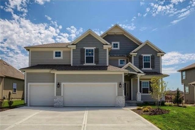 16471 S Parkwood Street, Olathe, KS 66062
