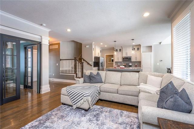 16471 S Parkwood Street, Olathe, KS 66062