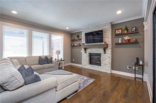 16471 S Parkwood Street, Olathe, KS 66062