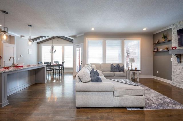 16471 S Parkwood Street, Olathe, KS 66062