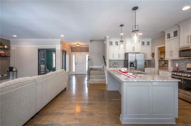 16471 S Parkwood Street, Olathe, KS 66062