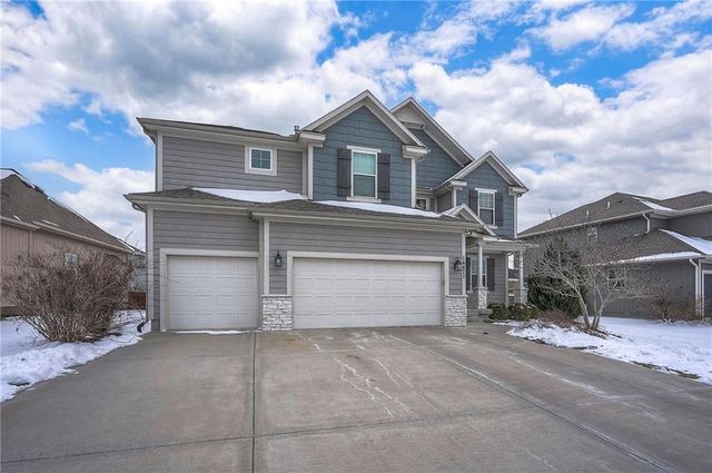 16471 S Parkwood Street, Olathe, KS 66062