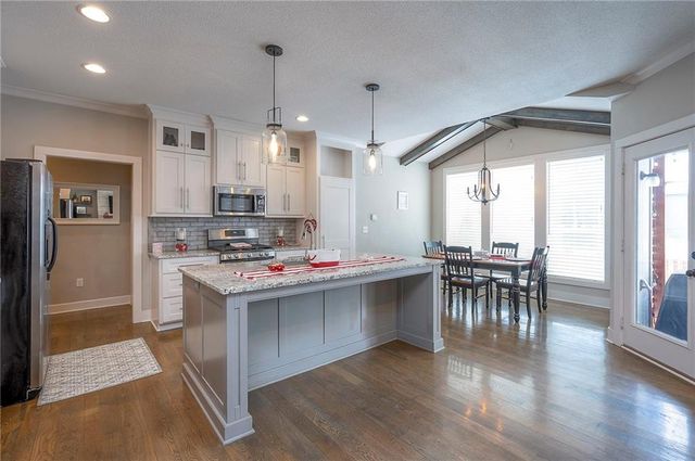 16471 S Parkwood Street, Olathe, KS 66062