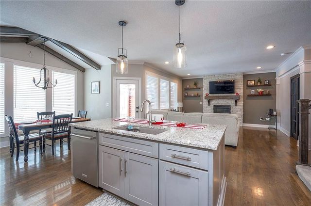 16471 S Parkwood Street, Olathe, KS 66062