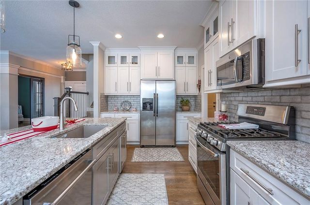 16471 S Parkwood Street, Olathe, KS 66062