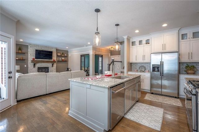 16471 S Parkwood Street, Olathe, KS 66062