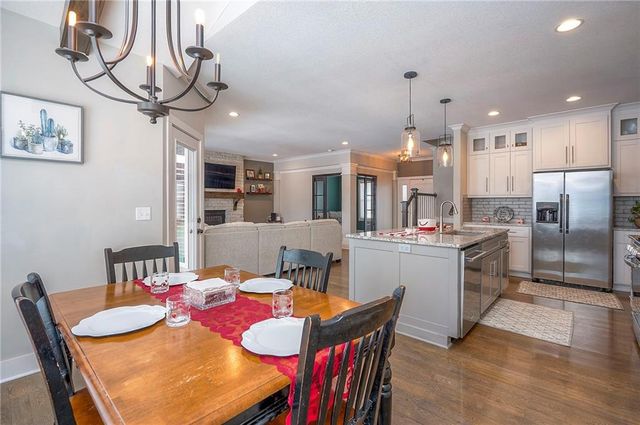 16471 S Parkwood Street, Olathe, KS 66062