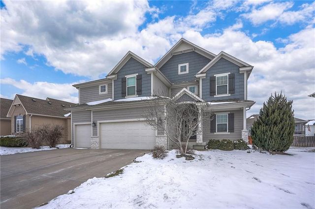 16471 S Parkwood Street, Olathe, KS 66062