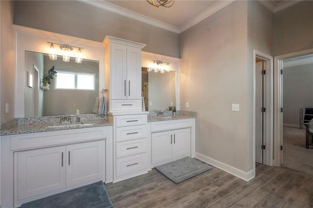 16471 S Parkwood Street, Olathe, KS 66062