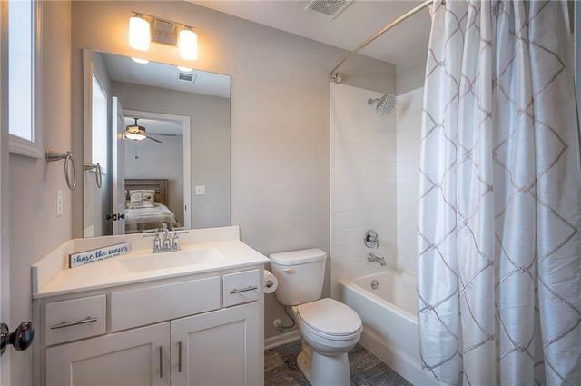 16471 S Parkwood Street, Olathe, KS 66062