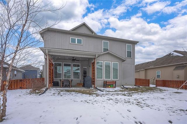 16471 S Parkwood Street, Olathe, KS 66062