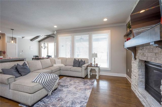 16471 S Parkwood Street, Olathe, KS 66062