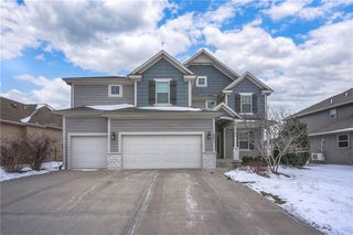 16471 S Parkwood Street, Olathe, KS 66062