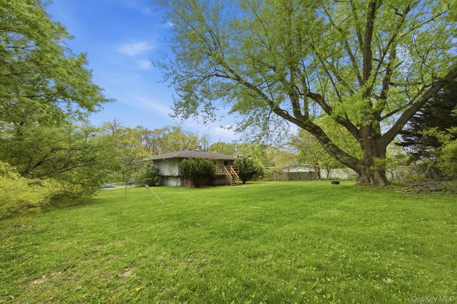 285 Sheep Pasture Road, East Setauket, NY 11733