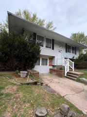 285 Sheep Pasture Road, East Setauket, NY 11733