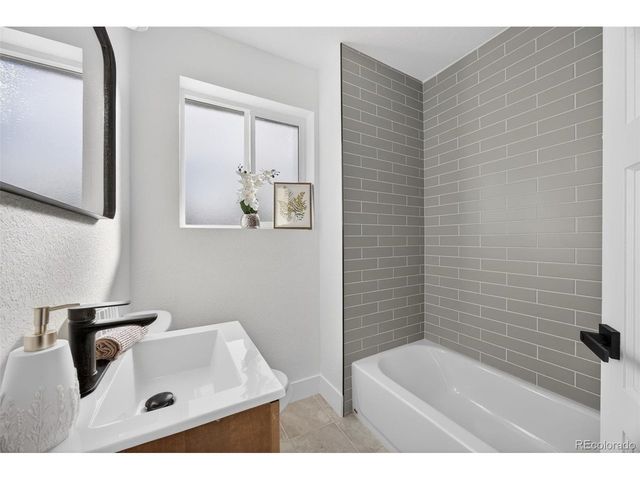 1638 Wabash St, Denver, CO 80220