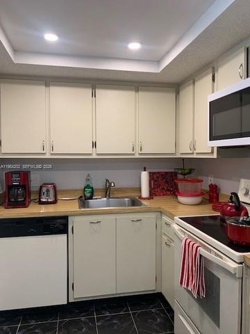 5530 NW 44th Street 111C, Lauderhill, FL 33319