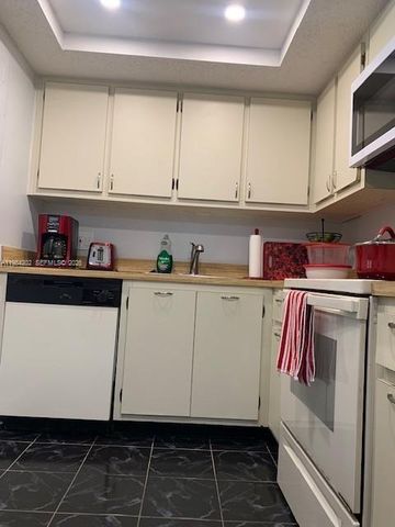 5530 NW 44th Street 111C, Lauderhill, FL 33319