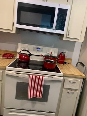 5530 NW 44th Street 111C, Lauderhill, FL 33319