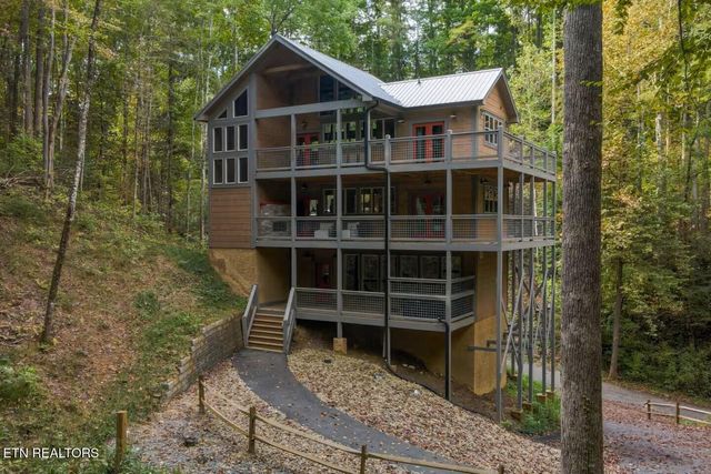 5175 Riversong Way, Sevierville, TN 37876