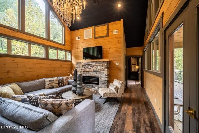 5175 Riversong Way, Sevierville, TN 37876
