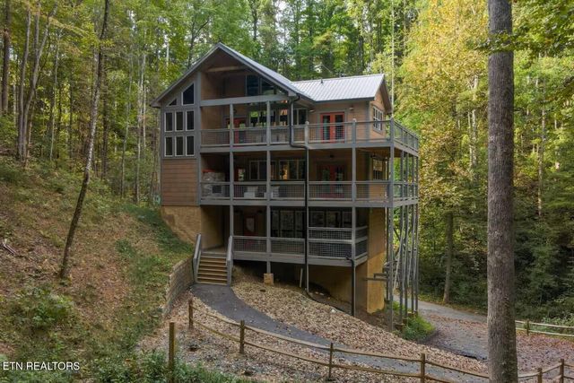5175 Riversong Way, Sevierville, TN 37876