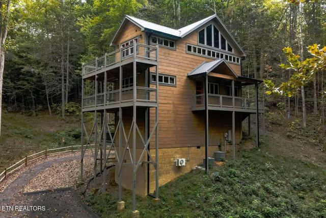 5175 Riversong Way, Sevierville, TN 37876