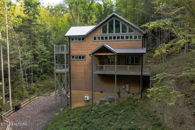 5175 Riversong Way, Sevierville, TN 37876