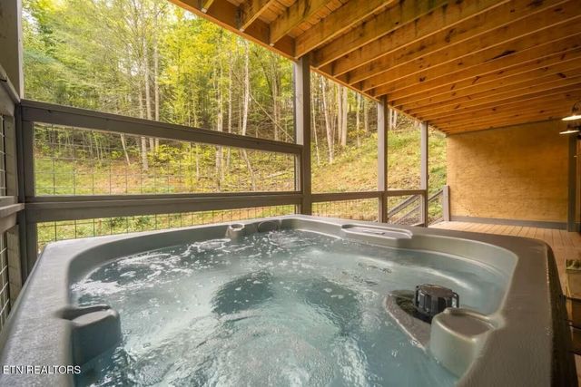 5175 Riversong Way, Sevierville, TN 37876