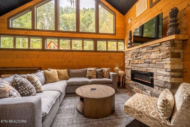 5175 Riversong Way, Sevierville, TN 37876