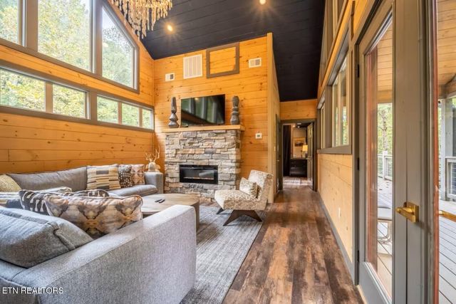 5175 Riversong Way, Sevierville, TN 37876