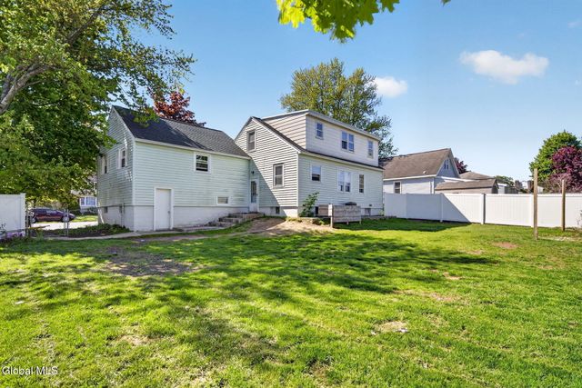 5 Alta Road, Colonie, NY 12205