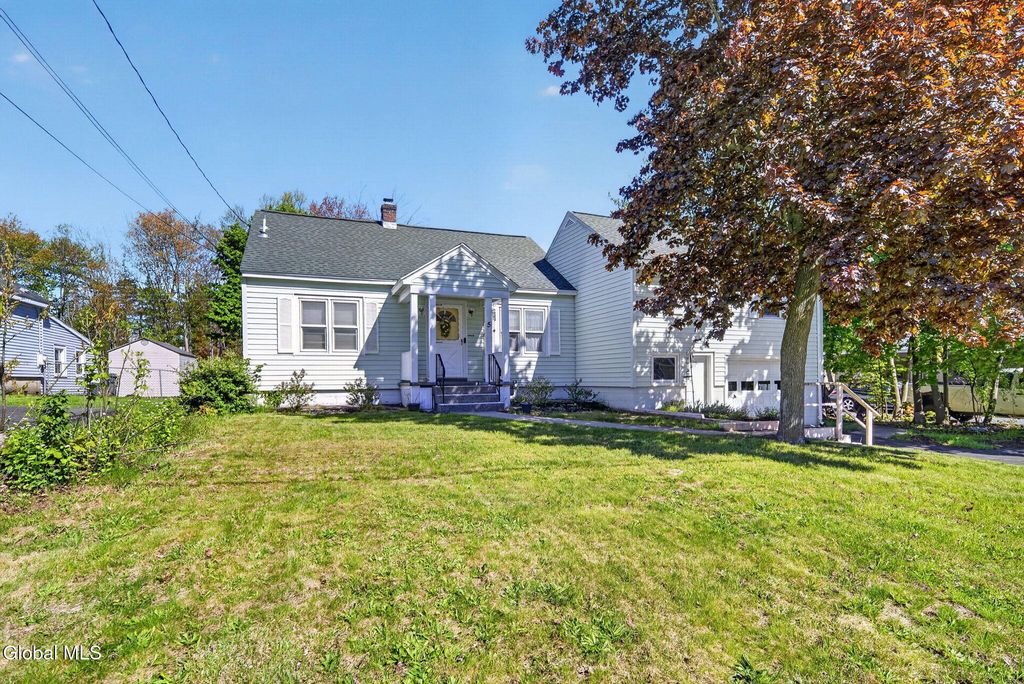 5 Alta Road, Colonie, NY 12205
