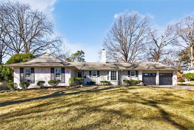 9408 Wenonga Road, Leawood, KS 66206