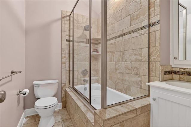 9408 Wenonga Road, Leawood, KS 66206