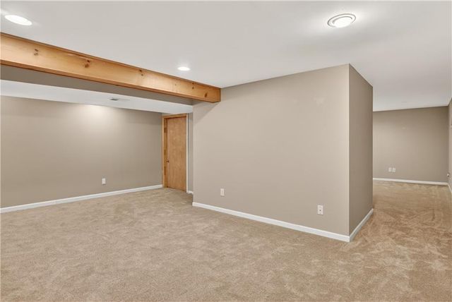 9408 Wenonga Road, Leawood, KS 66206