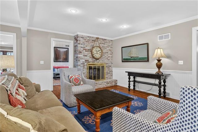 9408 Wenonga Road, Leawood, KS 66206