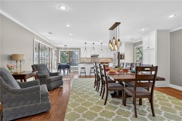 9408 Wenonga Road, Leawood, KS 66206