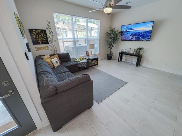 2404 Saint Charles Street, Houston, TX 77004