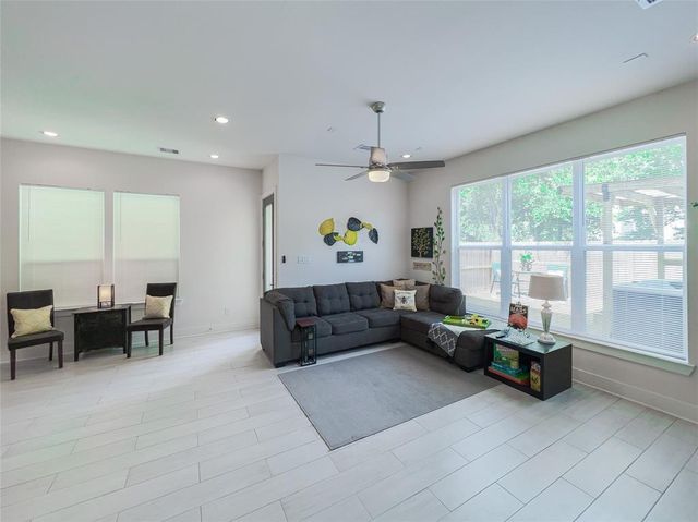 2404 Saint Charles Street, Houston, TX 77004