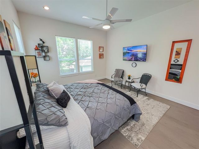 2404 Saint Charles Street, Houston, TX 77004