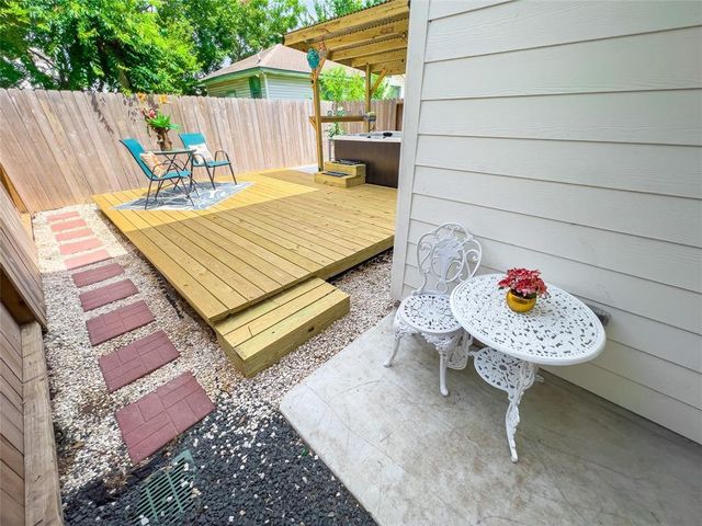 2404 Saint Charles Street, Houston, TX 77004